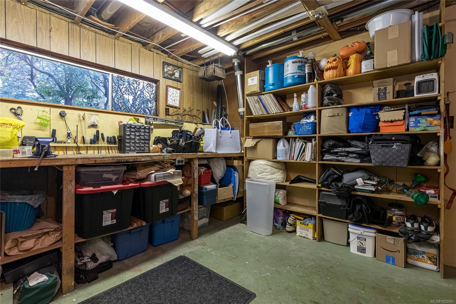 7227 Seabrook Rd, Central Saanich, BC