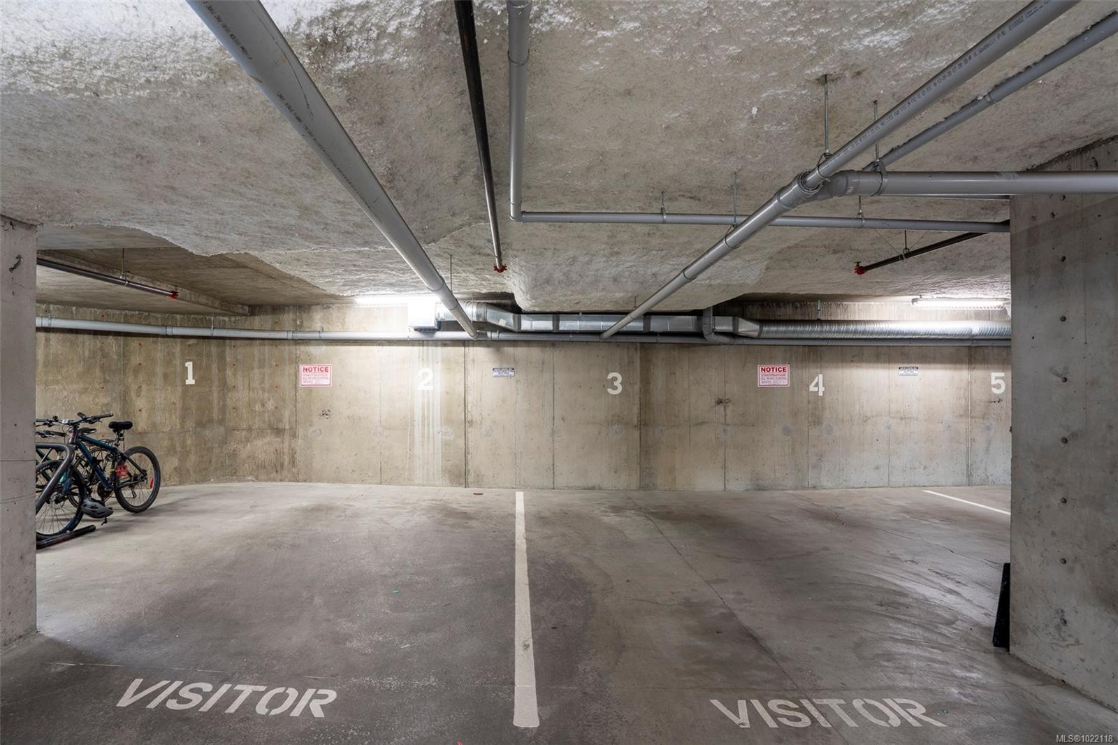 402-4030 Borden St, Saanich, BC - Indoor Photo Showing Garage