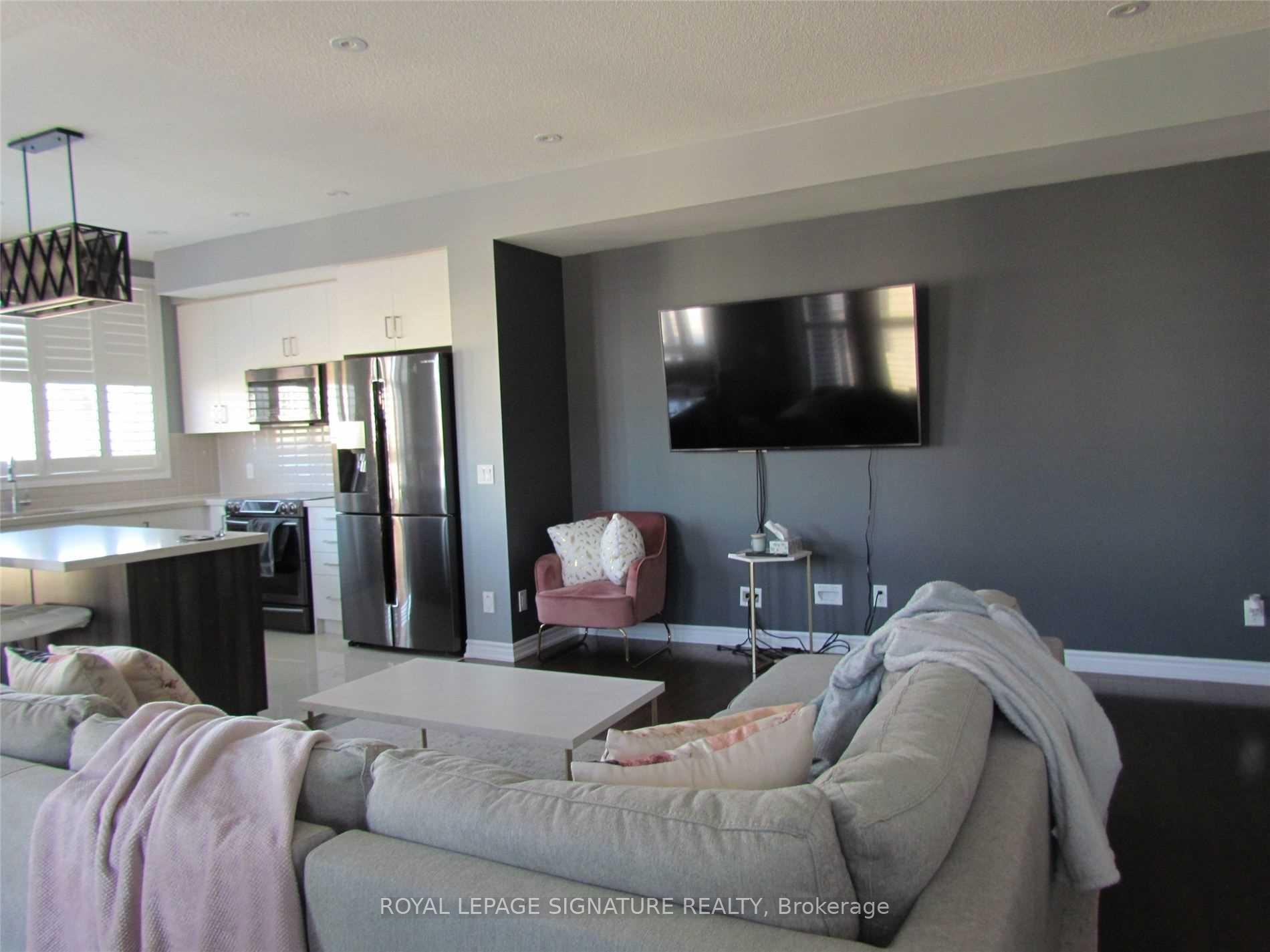 434 Athabasca Common, Oakville, ON - Indoor Photo Showing Living Room