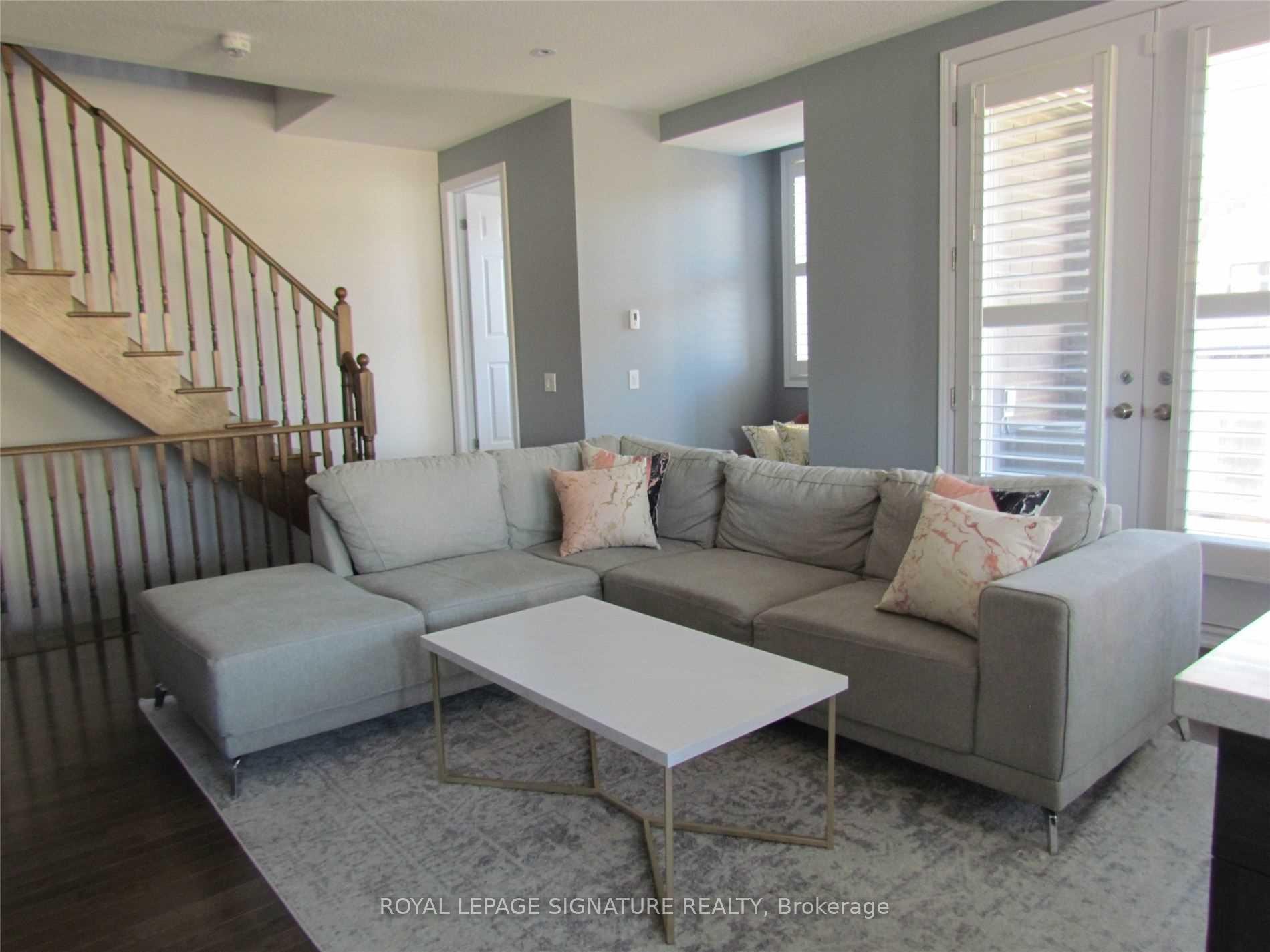 434 Athabasca Common, Oakville, ON - Indoor Photo Showing Living Room
