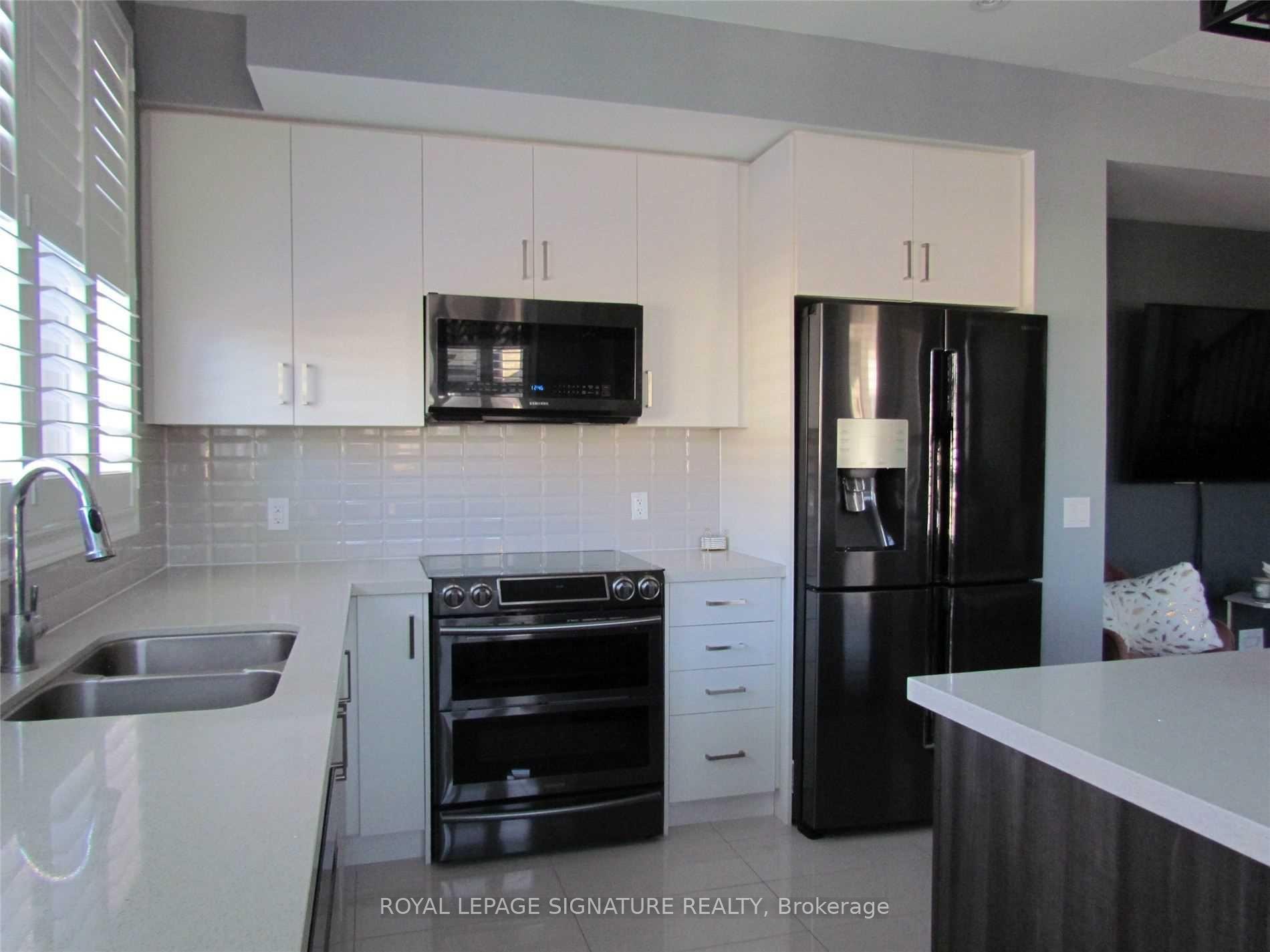 434 Athabasca Common, Oakville, ON - Indoor Photo Showing Kitchen With Double Sink