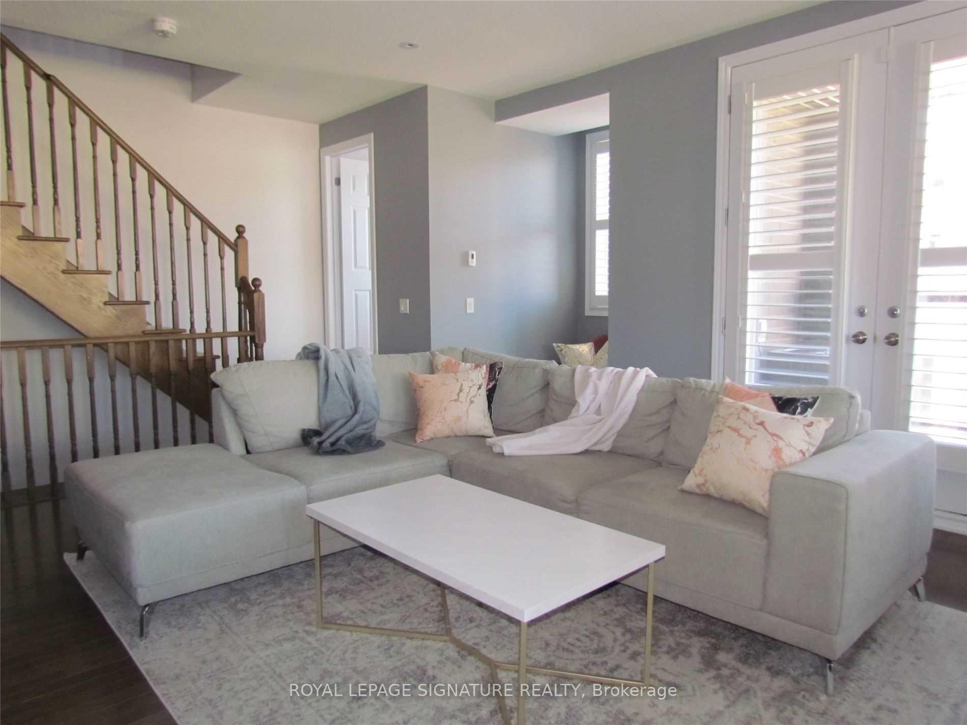 434 Athabasca Common, Oakville, ON - Indoor Photo Showing Living Room