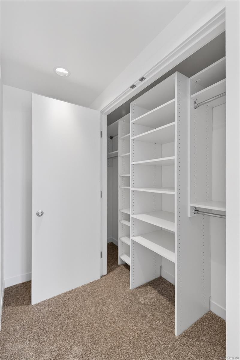 415-999 Burdett Ave, Victoria, BC - Indoor Photo Showing Other Room