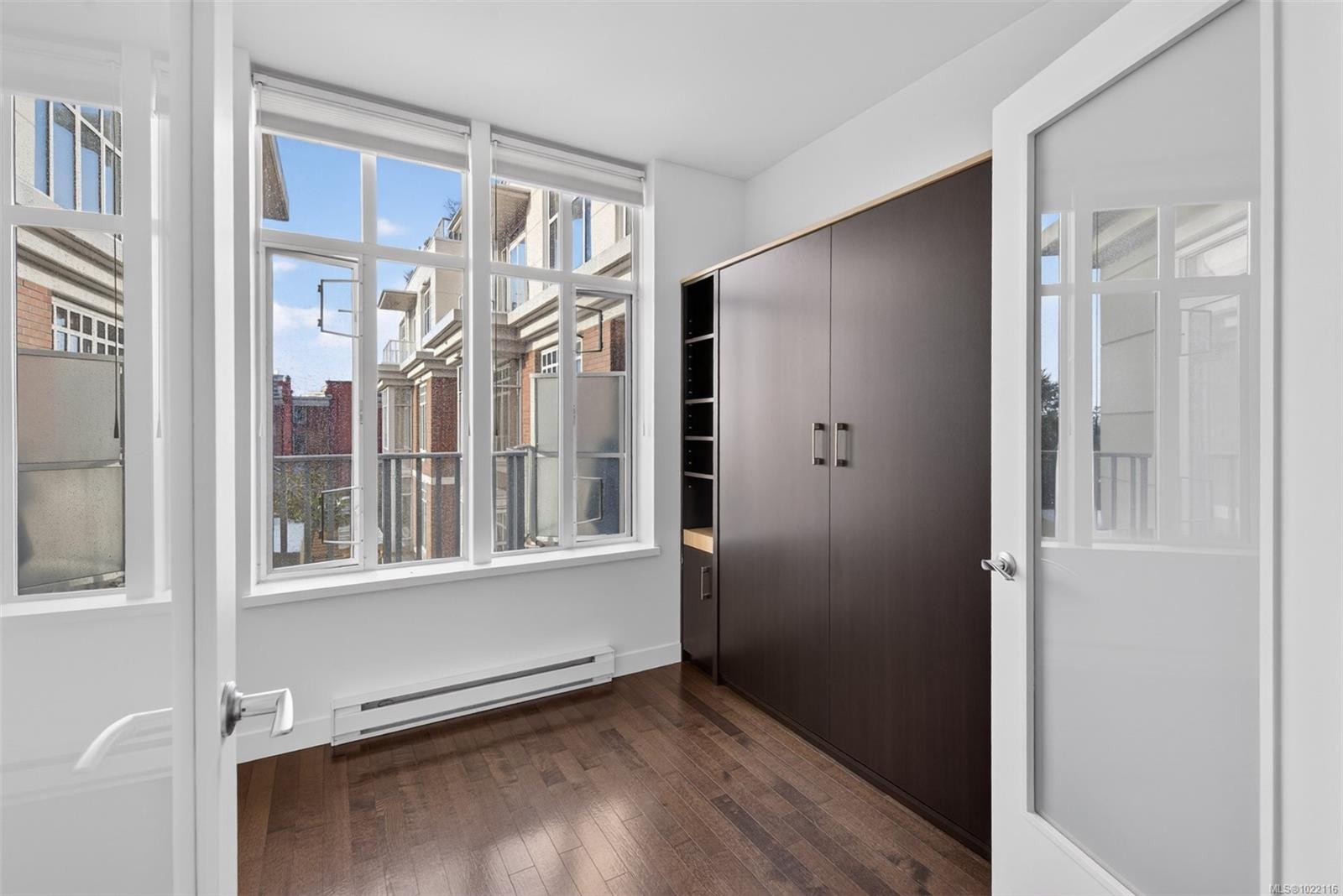 415-999 Burdett Ave, Victoria, BC - Indoor Photo Showing Other Room