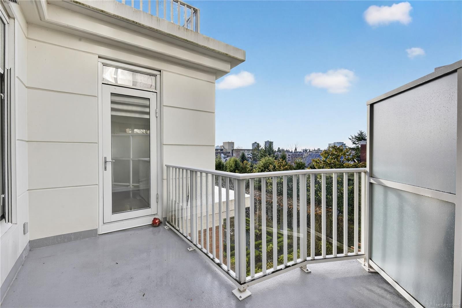 415-999 Burdett Ave, Victoria, BC - Outdoor With Balcony With Exterior