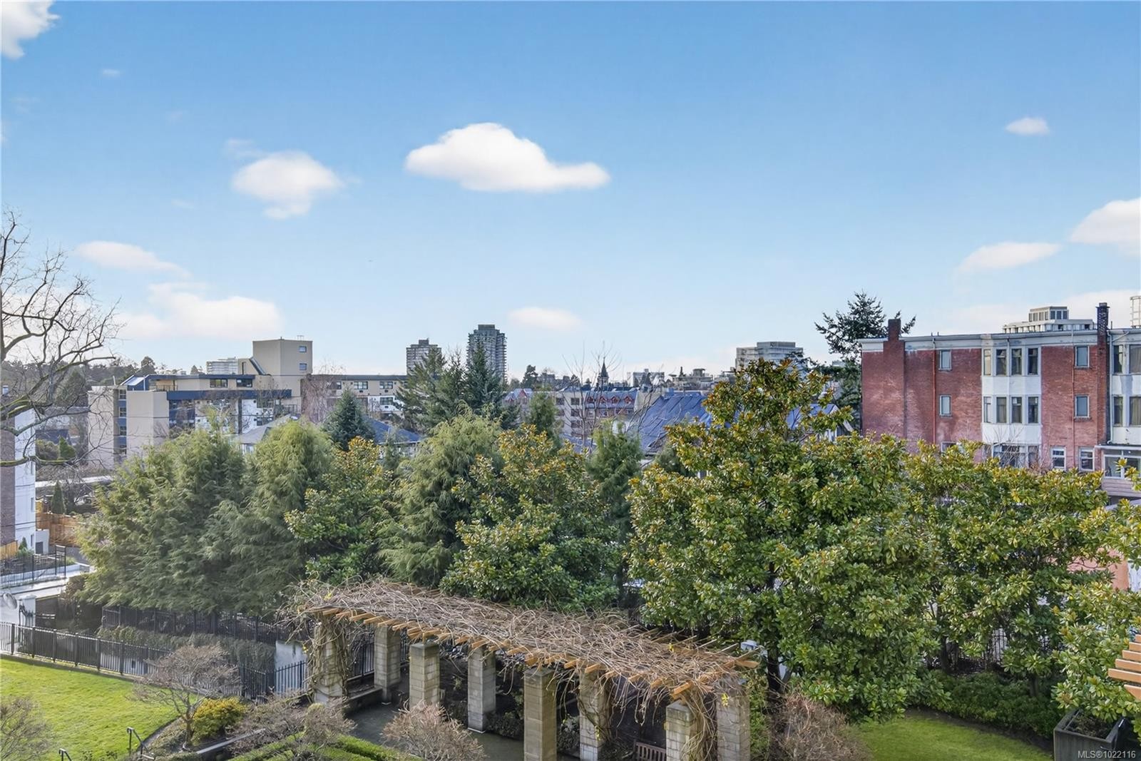 415-999 Burdett Ave, Victoria, BC - Outdoor With View