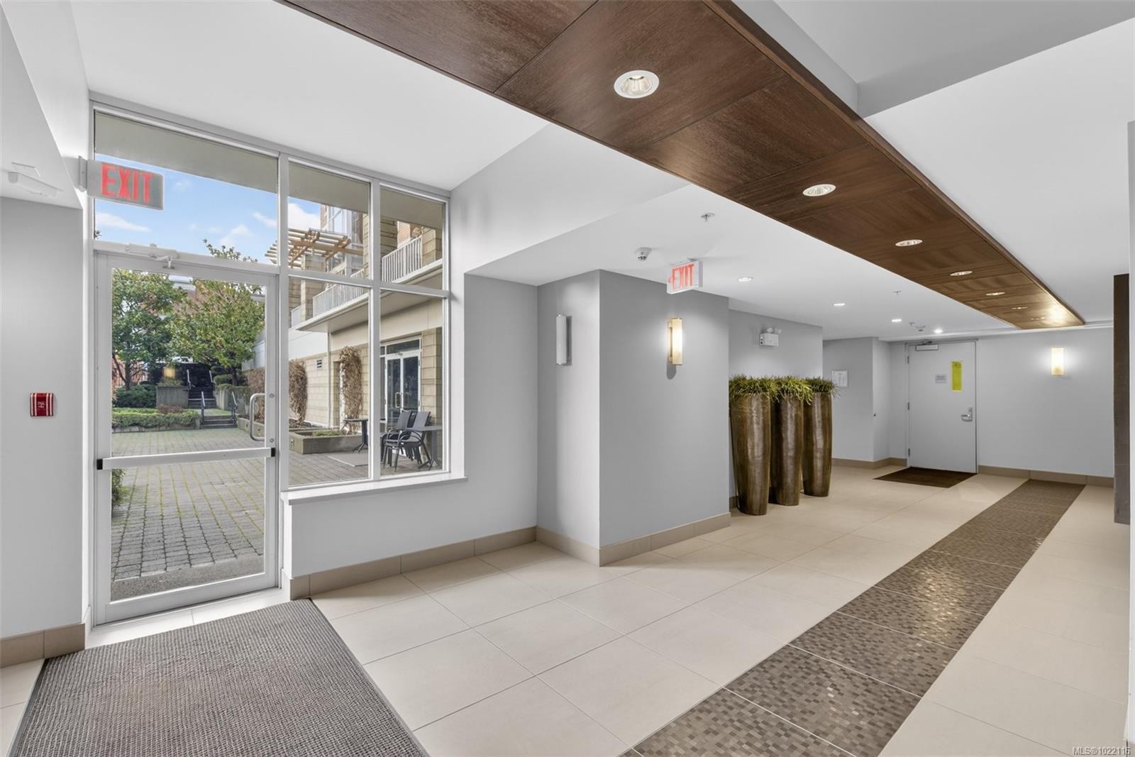 415-999 Burdett Ave, Victoria, BC - Indoor Photo Showing Other Room