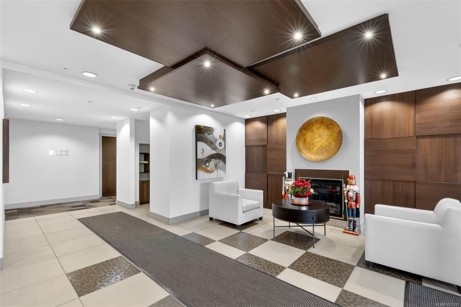 415-999 Burdett Ave, Victoria, BC - Indoor Photo Showing Other Room