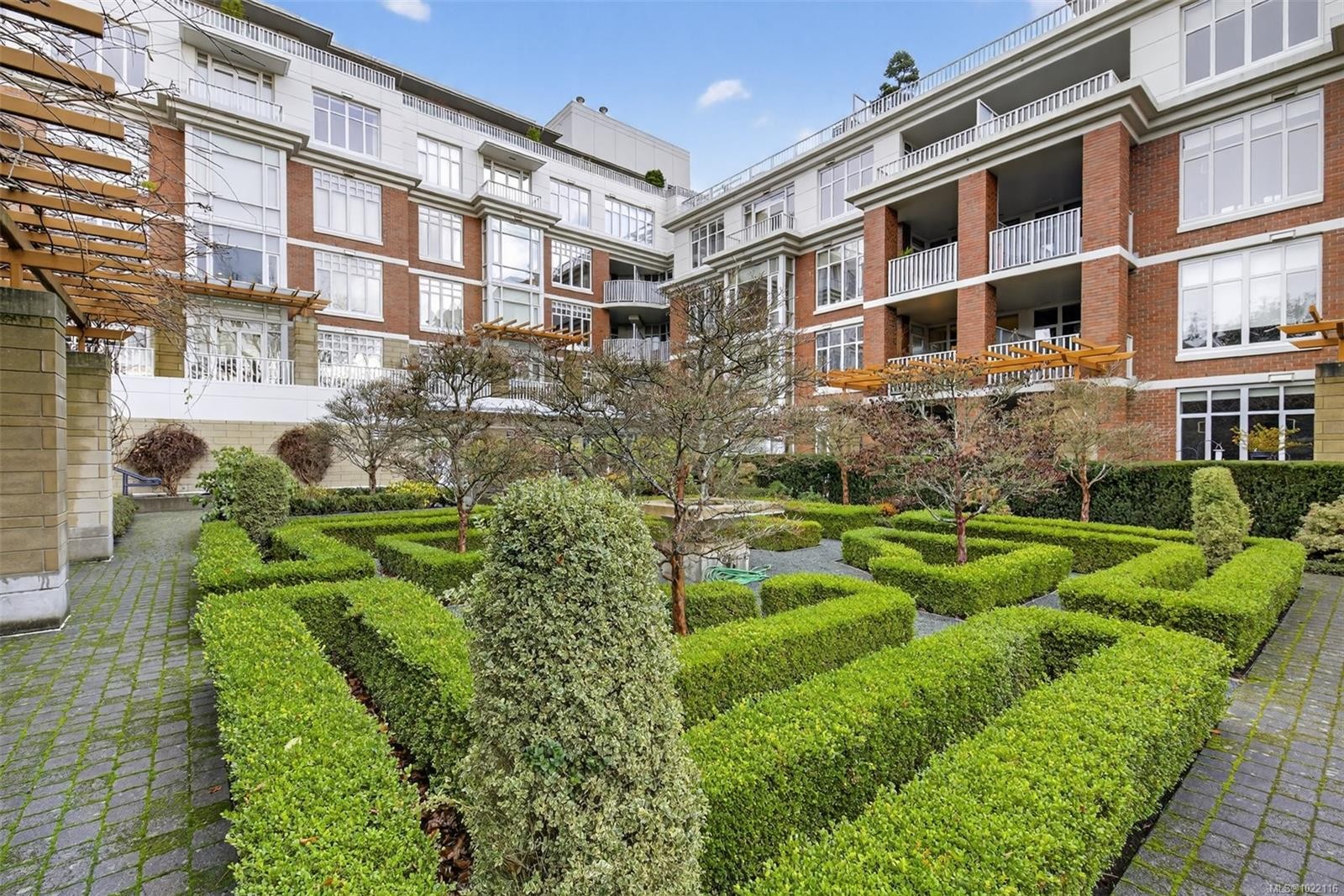 415-999 Burdett Ave, Victoria, BC - Outdoor With Balcony