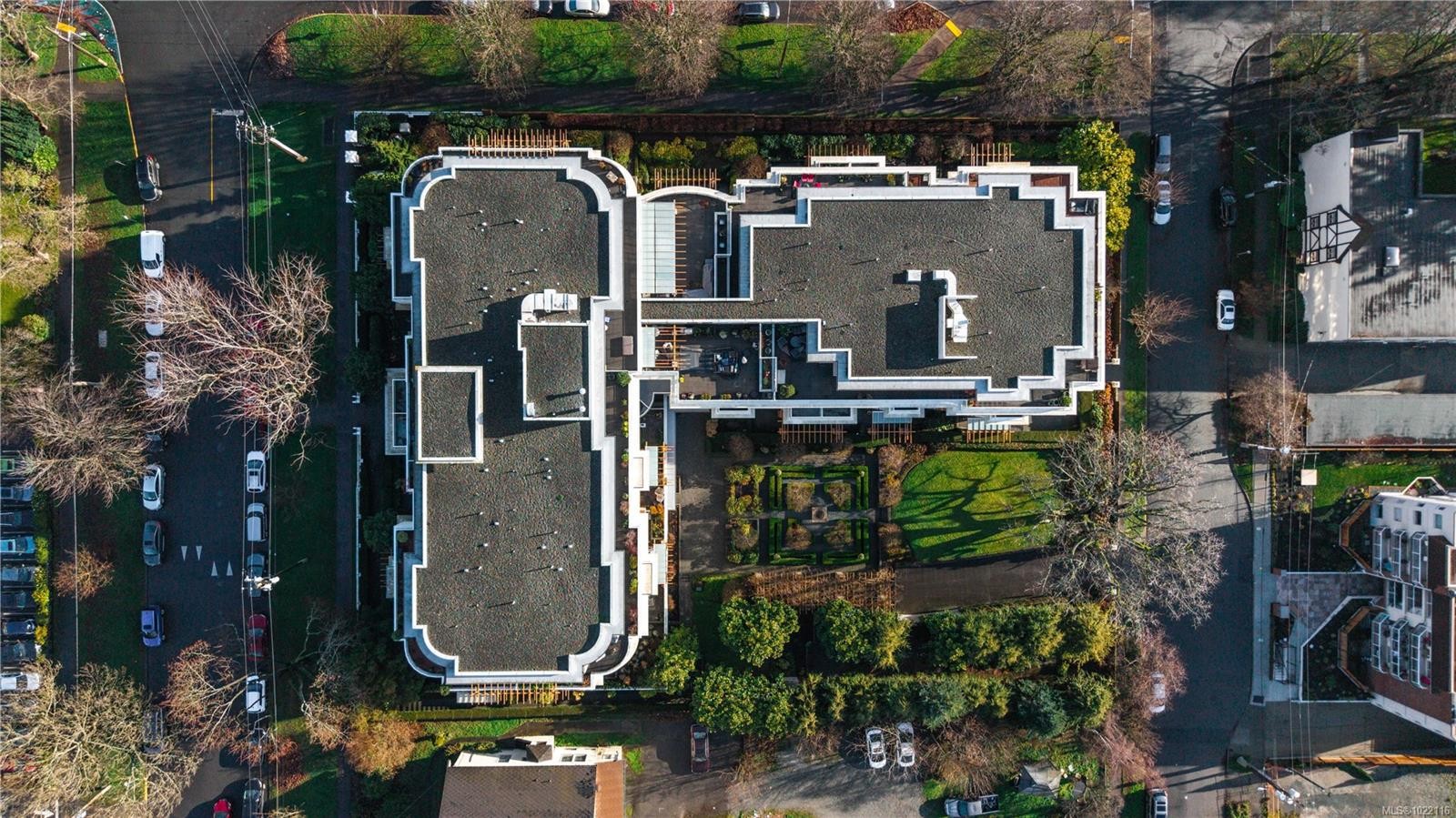 415-999 Burdett Ave, Victoria, BC - Outdoor