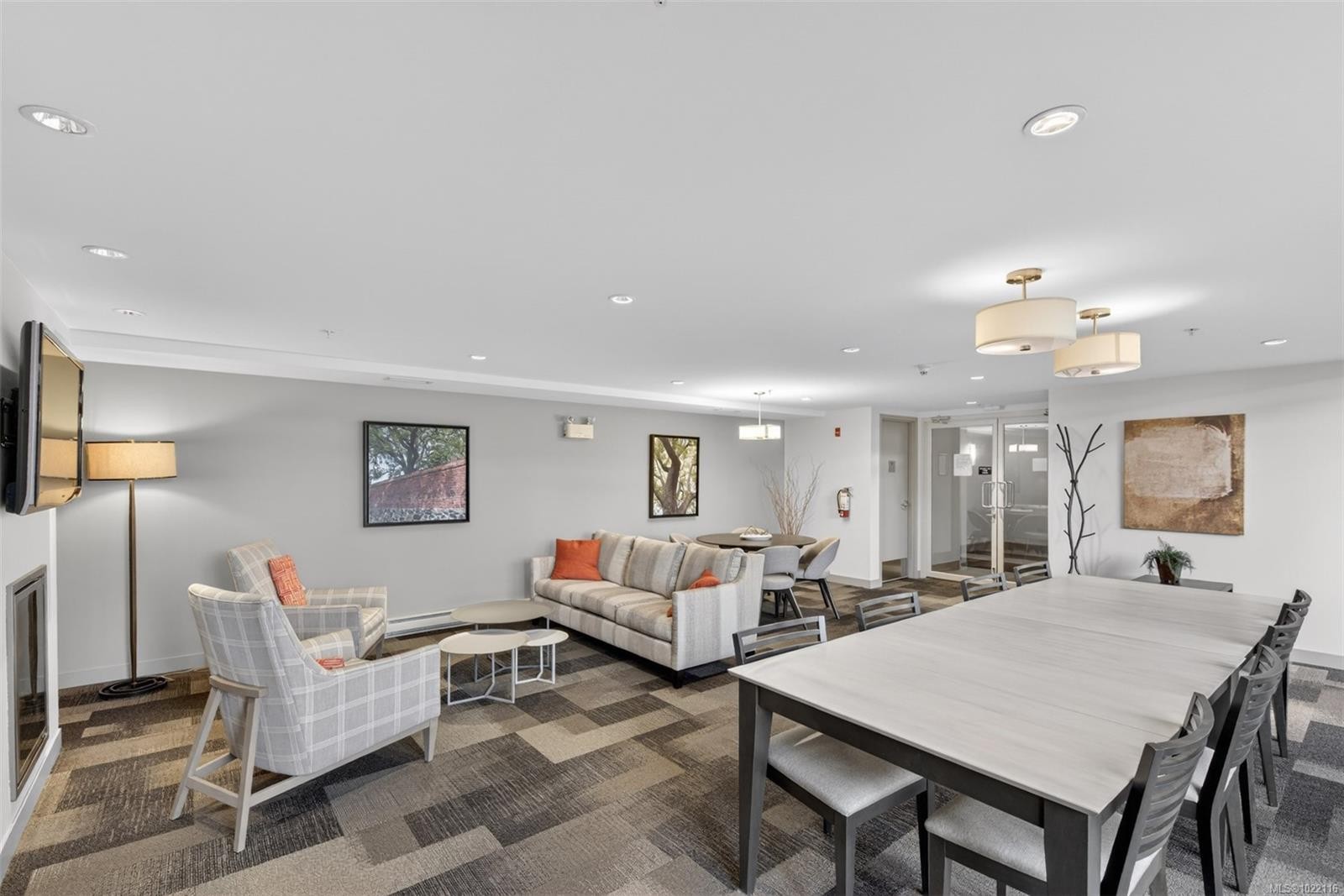 415-999 Burdett Ave, Victoria, BC - Indoor