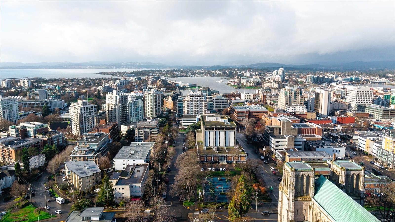 415-999 Burdett Ave, Victoria, BC - Outdoor With View