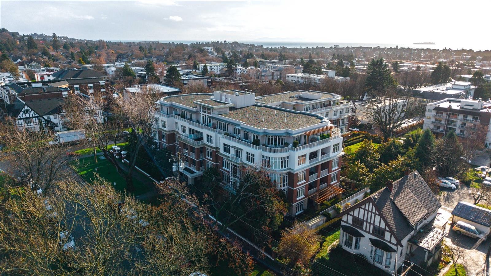 415-999 Burdett Ave, Victoria, BC - Outdoor With View