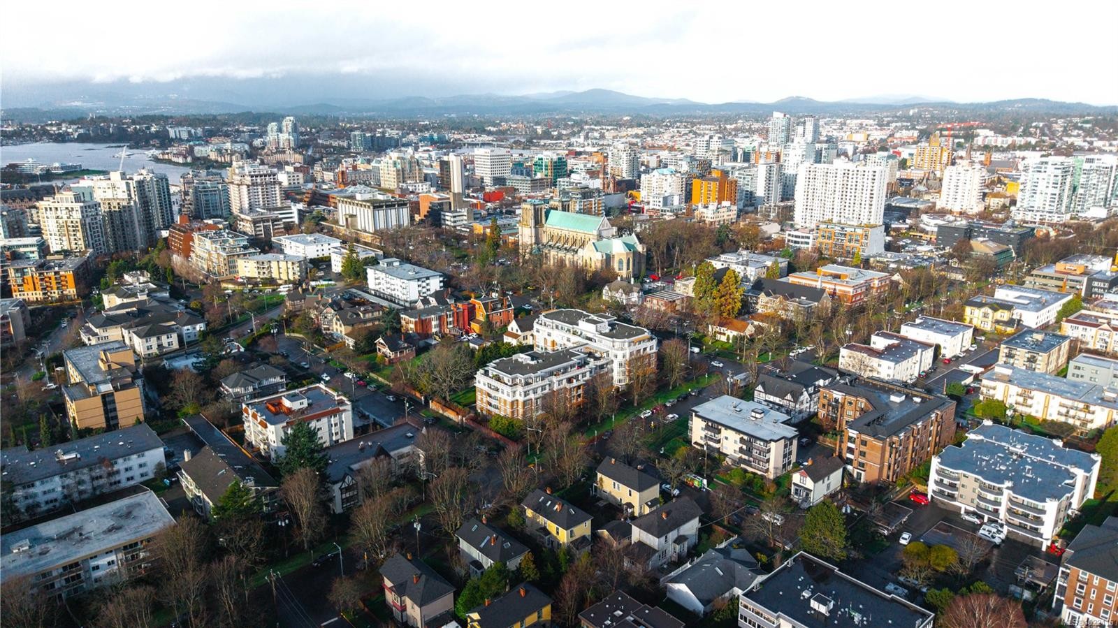 415-999 Burdett Ave, Victoria, BC - Outdoor With View