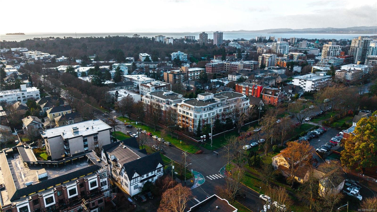 415-999 Burdett Ave, Victoria, BC - Outdoor With View