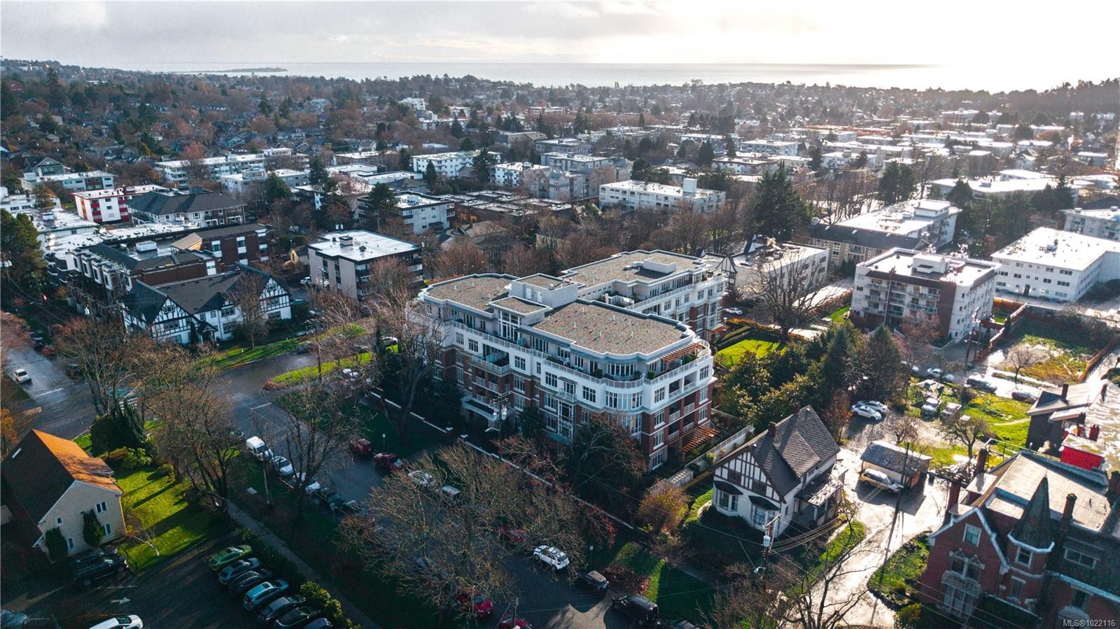 415-999 Burdett Ave, Victoria, BC - Outdoor With View