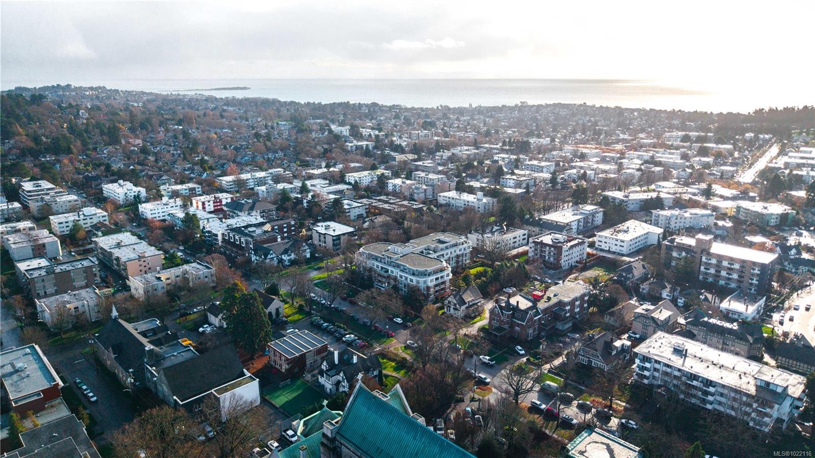 415-999 Burdett Ave, Victoria, BC - Outdoor With View