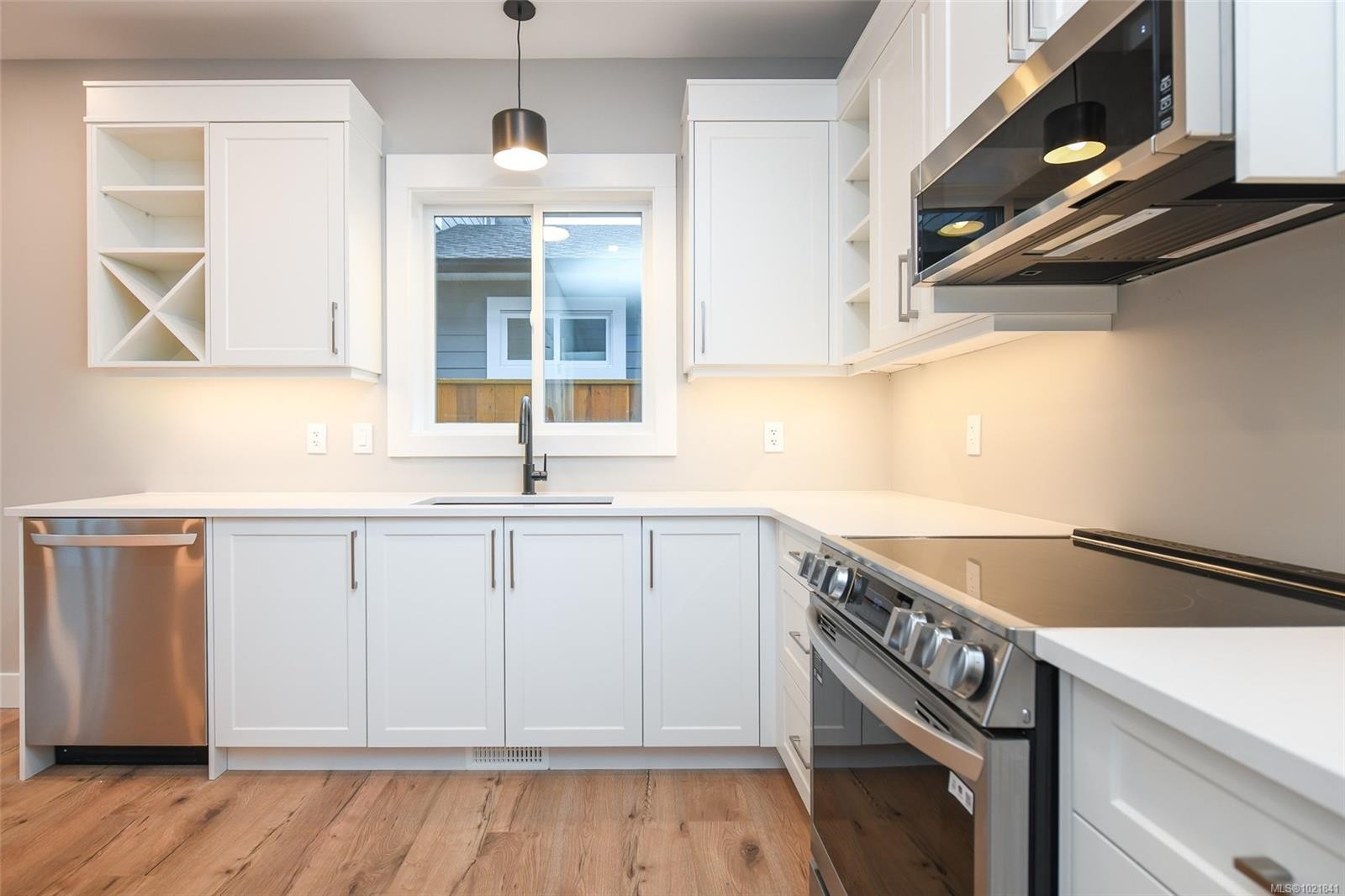 B-2317 Mcdonald Rd, Comox, BC - Indoor Photo Showing Kitchen