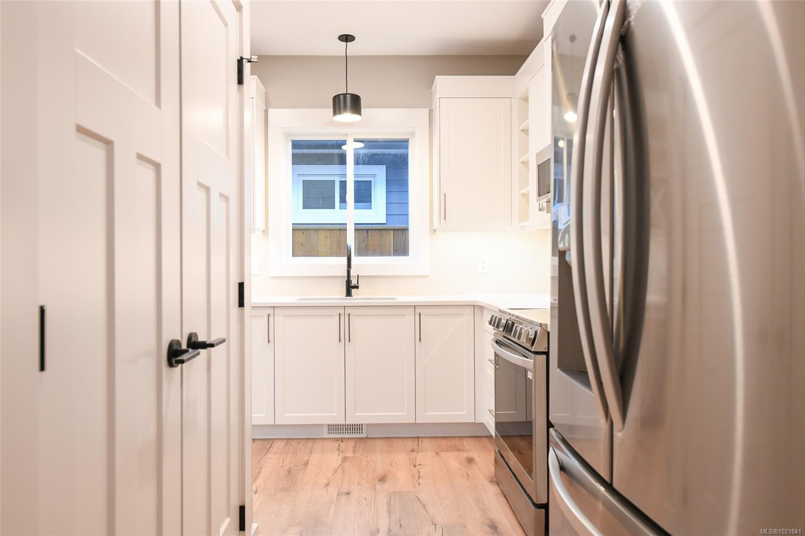 B-2317 Mcdonald Rd, Comox, BC - Indoor Photo Showing Kitchen With Upgraded Kitchen
