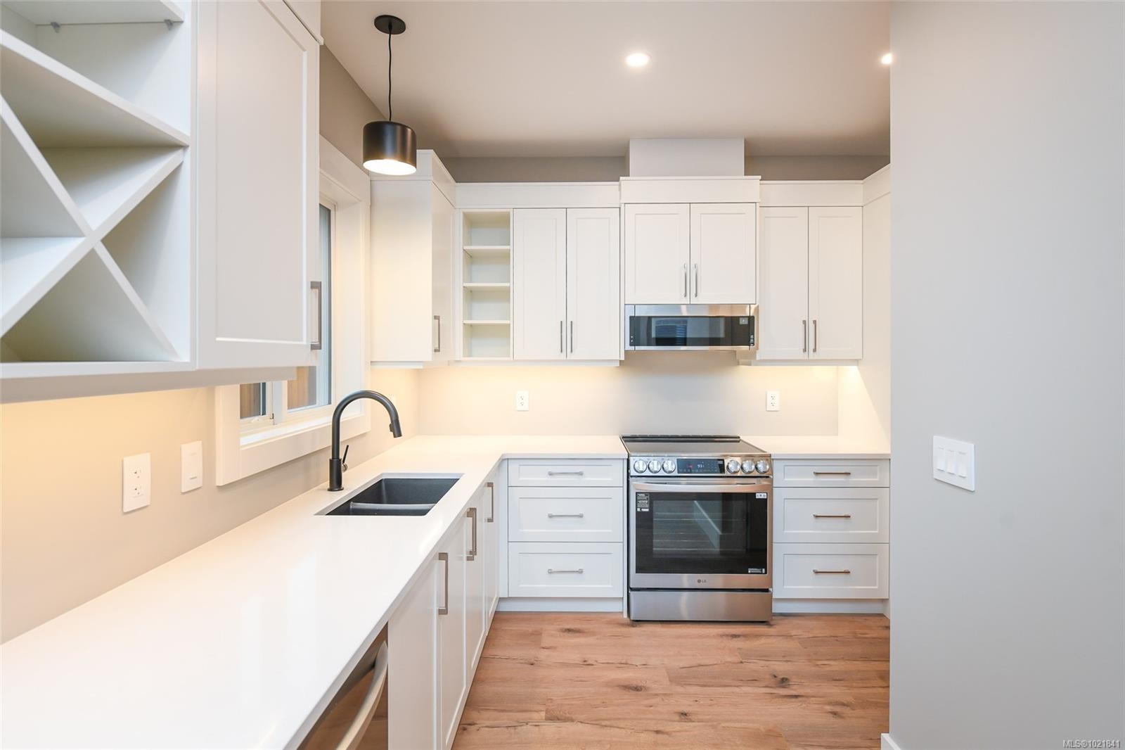 B-2317 Mcdonald Rd, Comox, BC - Indoor Photo Showing Kitchen With Double Sink With Upgraded Kitchen