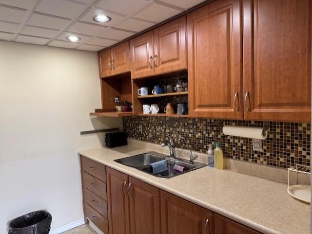 401 800 Gordon Street, Thunder Bay, ON - Indoor Photo Showing Kitchen With Double Sink