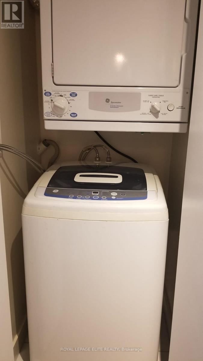 110 Charles Street E, Toronto, ON - Indoor Photo Showing Laundry Room