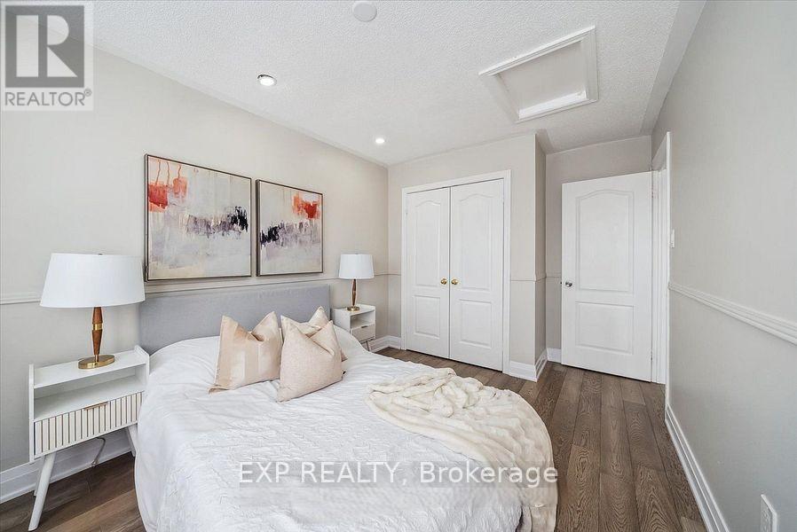 14 Gateway Court, Whitby, ON - Indoor Photo Showing Bedroom