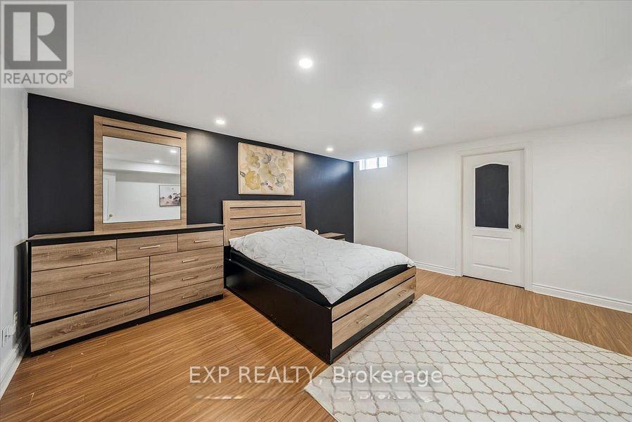 14 Gateway Court, Whitby, ON - Indoor Photo Showing Other Room