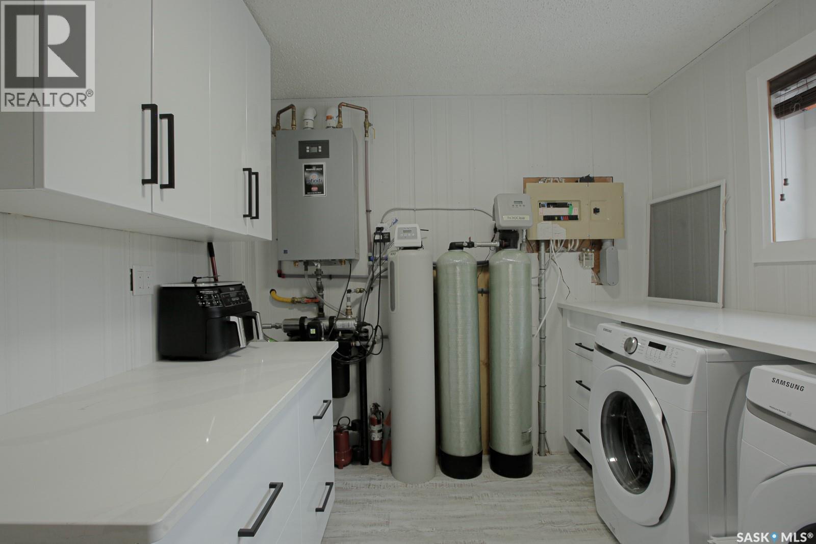 2 Lakeview Lane, Katepwa Beach, SK - Indoor Photo Showing Laundry Room