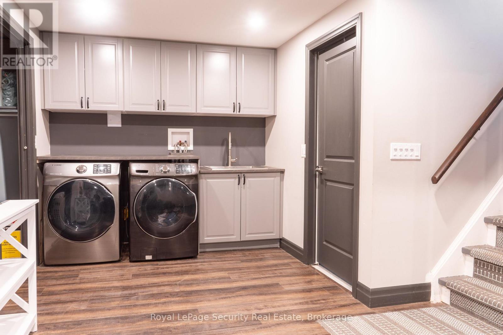 3248 Silverado Drive, Mississauga, ON - Indoor Photo Showing Laundry Room