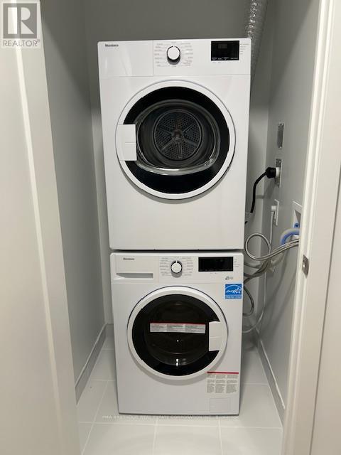 805 - 5105 Hurontario Street, Mississauga, ON - Indoor Photo Showing Laundry Room