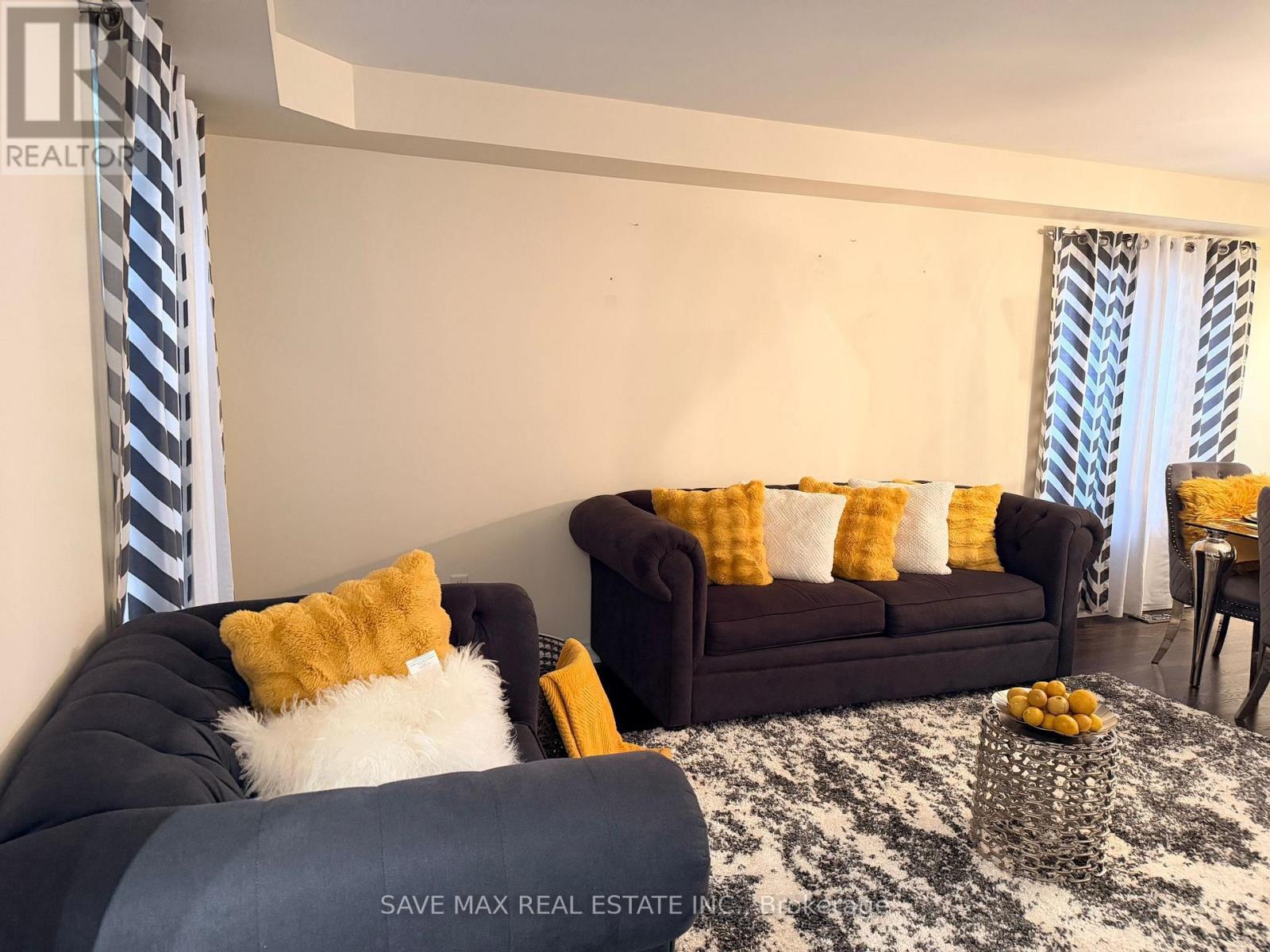 234 Waterbury Street, Caledon, ON - Indoor Photo Showing Living Room