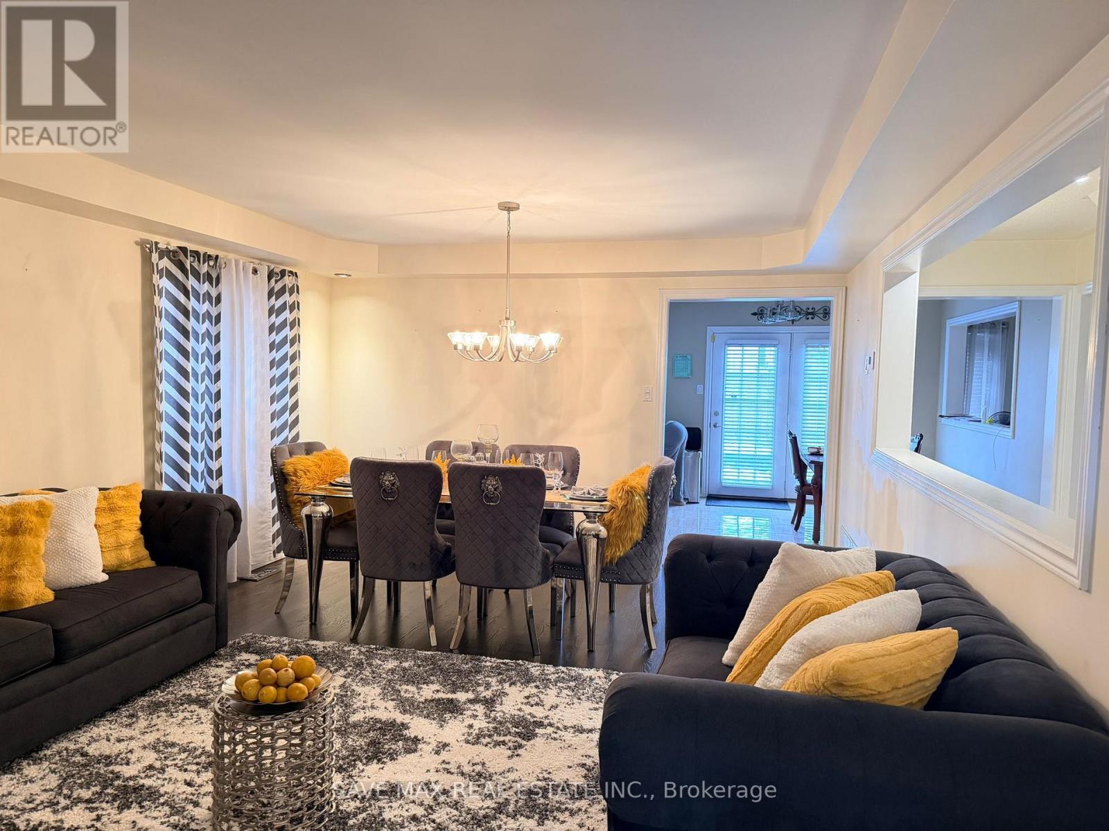 234 Waterbury Street, Caledon, ON - Indoor Photo Showing Living Room