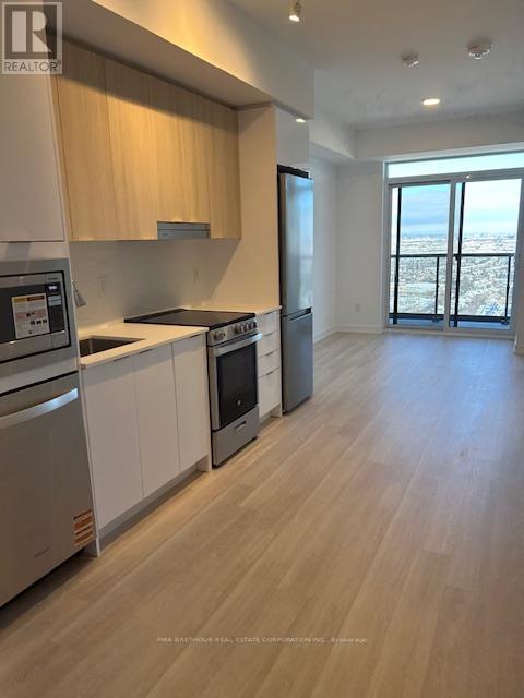 2201 - 5105 Hurontario Street, Mississauga, ON - Indoor Photo Showing Kitchen