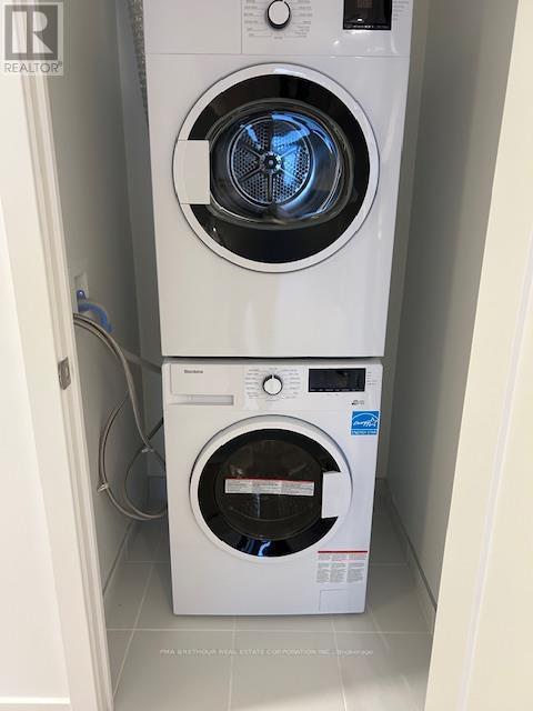 2201 - 5105 Hurontario Street, Mississauga, ON - Indoor Photo Showing Laundry Room