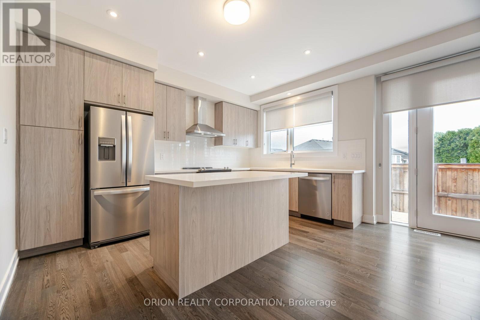 21 - 2273 Turnberry Road, Burlington, ON - Indoor Photo Showing Kitchen With Stainless Steel Kitchen With Upgraded Kitchen