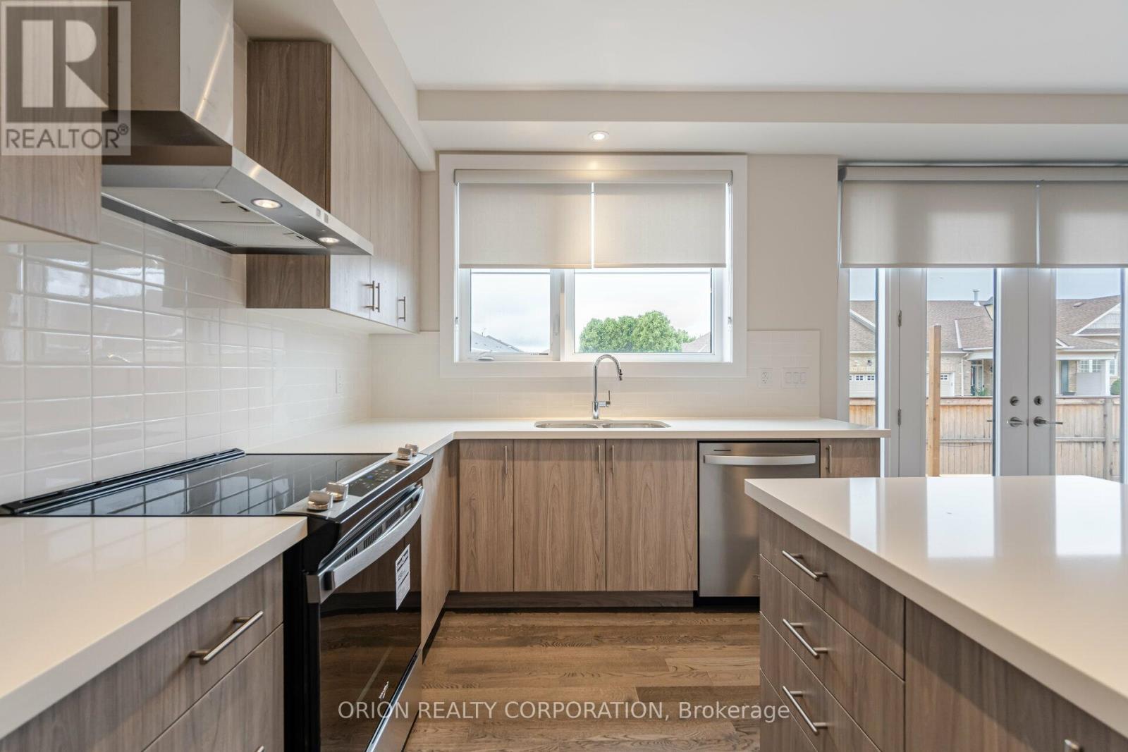21 - 2273 Turnberry Road, Burlington, ON - Indoor Photo Showing Kitchen With Stainless Steel Kitchen With Upgraded Kitchen