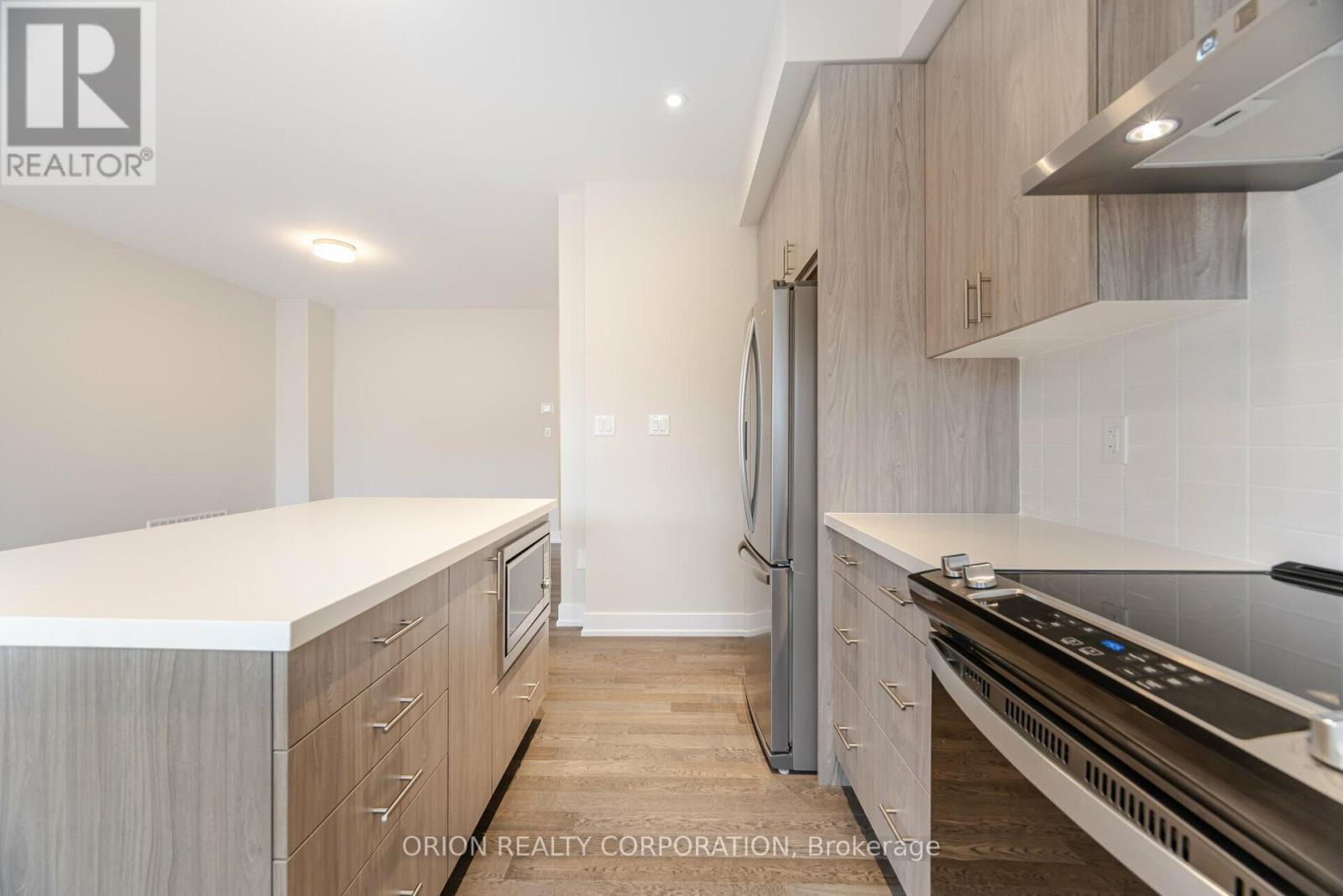 21 - 2273 Turnberry Road, Burlington, ON - Indoor Photo Showing Kitchen With Upgraded Kitchen