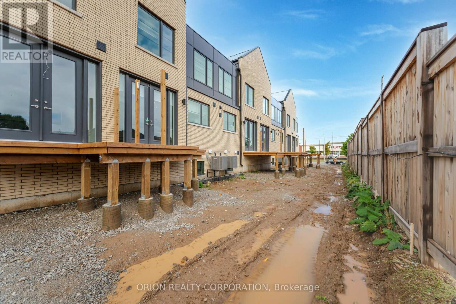 21 - 2273 Turnberry Road, Burlington, ON - Outdoor