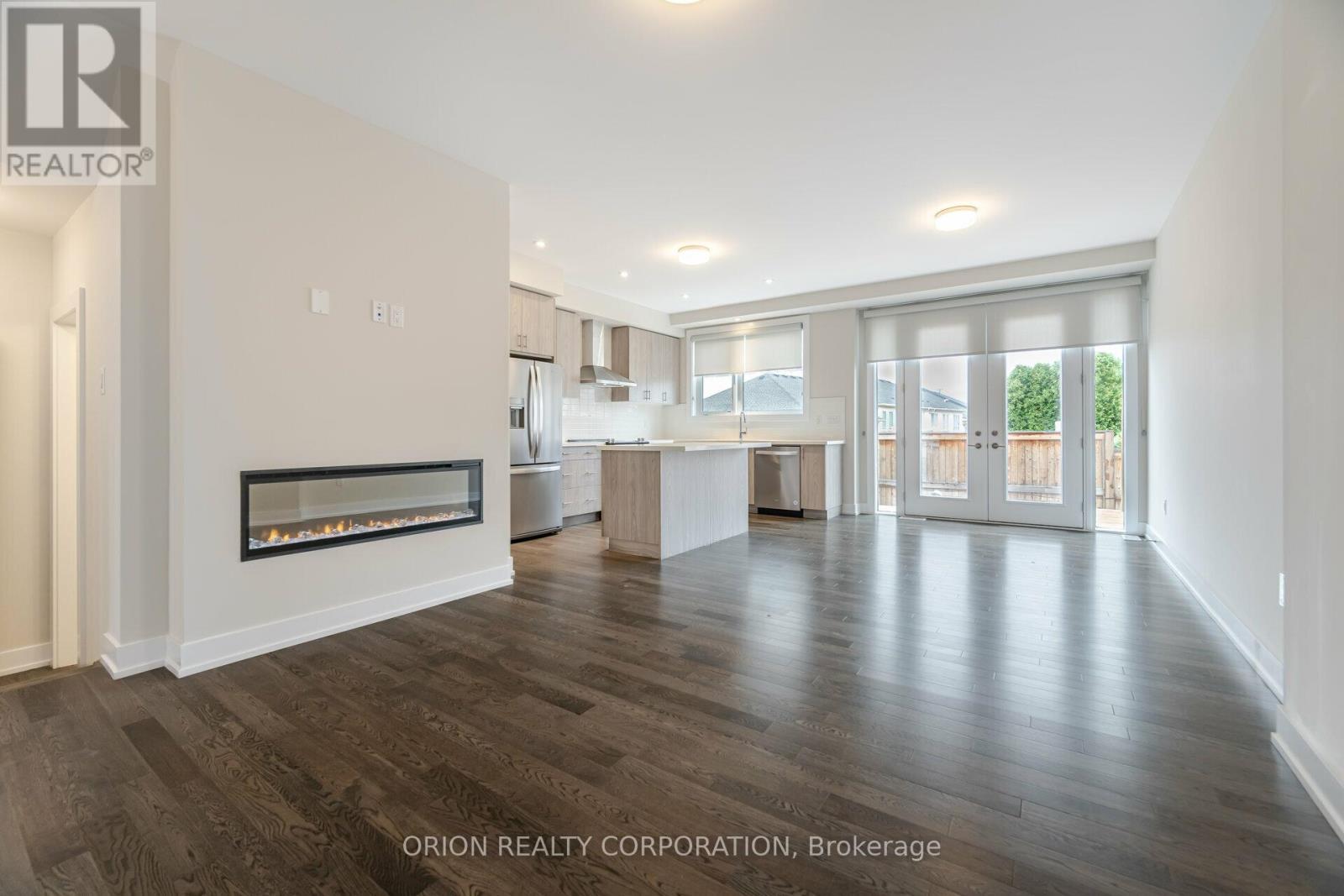 21 - 2273 Turnberry Road, Burlington, ON - Indoor Photo Showing Living Room With Fireplace