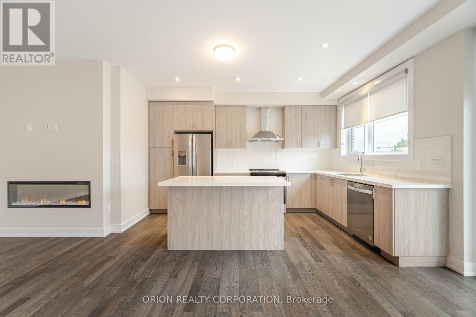 21 - 2273 Turnberry Road, Burlington, ON - Indoor Photo Showing Kitchen With Stainless Steel Kitchen With Upgraded Kitchen