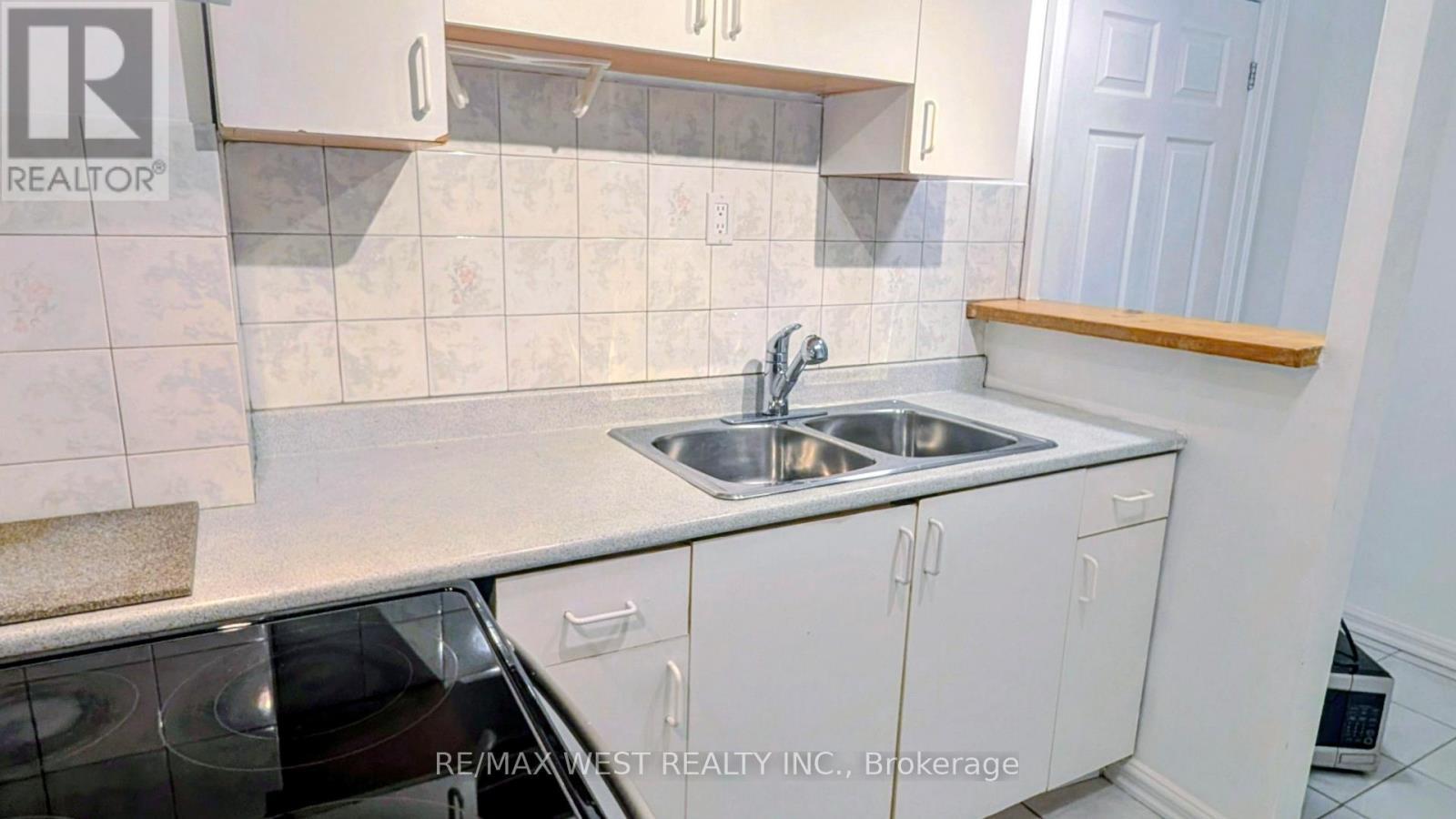 Basement - 1559 Northmount Avenue, Mississauga, ON - Indoor Photo Showing Kitchen With Double Sink