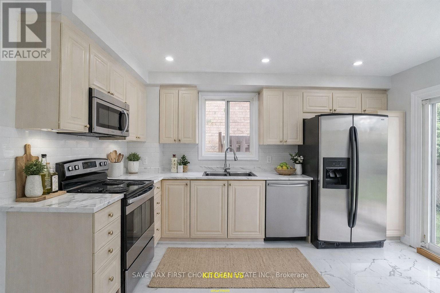 6 Wildercroft Avenue, Brampton, ON - Indoor Photo Showing Kitchen With Double Sink