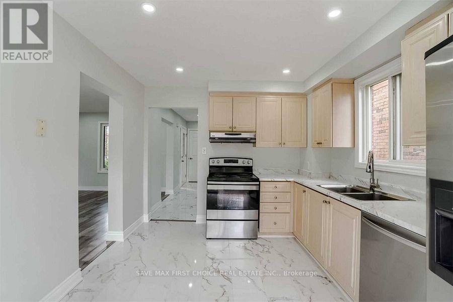 6 Wildercroft Avenue, Brampton, ON - Indoor Photo Showing Kitchen With Double Sink