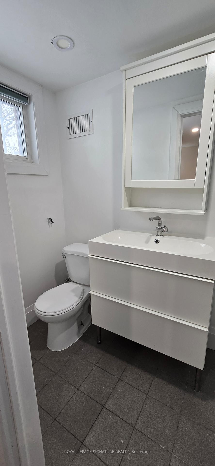 Bsmt-383 Fernleigh Circle N, Richmond Hill, ON - Indoor Photo Showing Bathroom