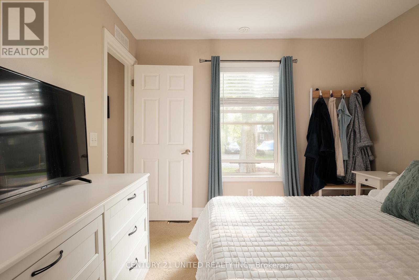 4 Rollies Bay Road E, Curve Lake First Nation 35 (Curve Lake First Nation), ON - Indoor Photo Showing Bedroom