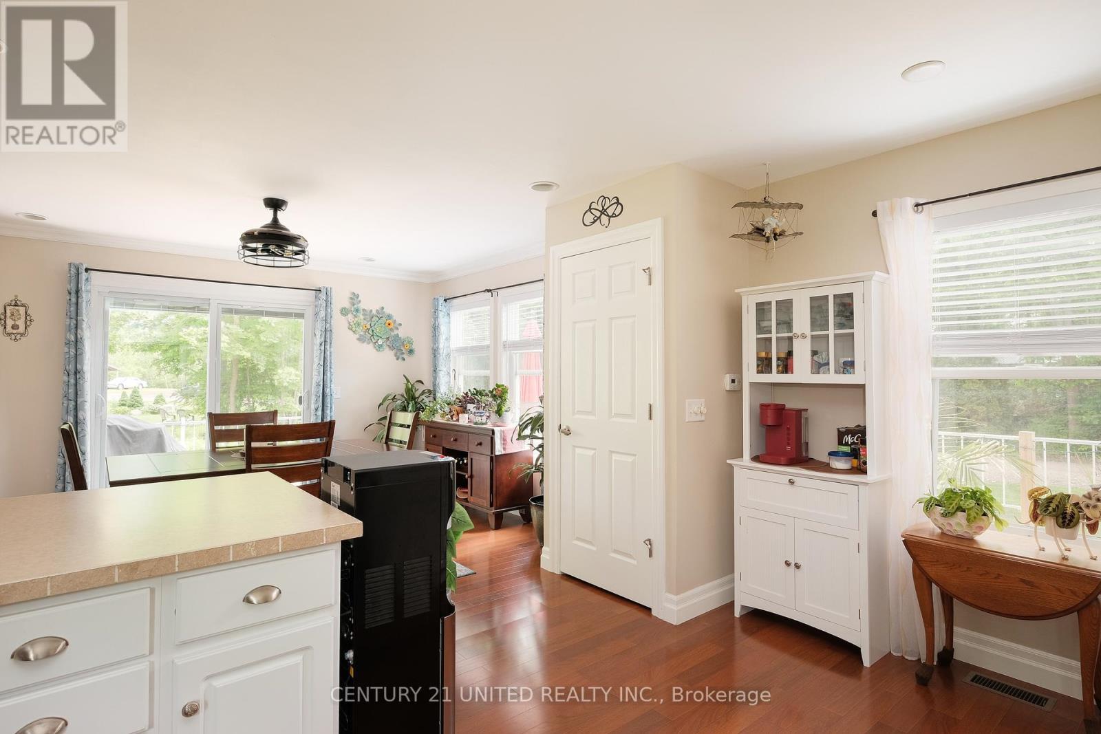 4 Rollies Bay Road E, Curve Lake First Nation 35 (Curve Lake First Nation), ON - Indoor