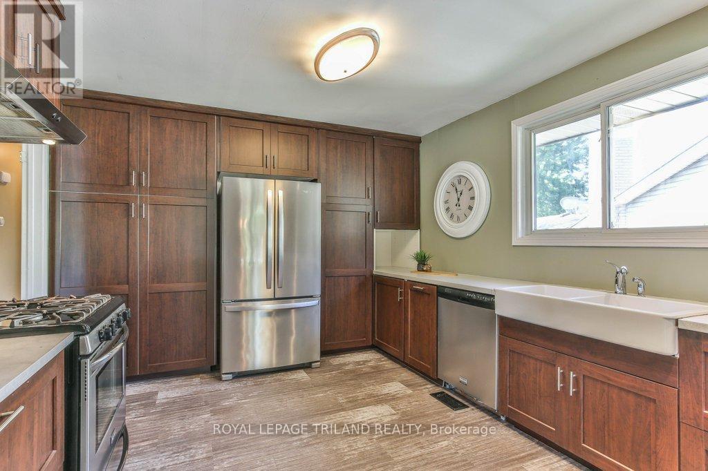 41 Fox Mill Court, London South (South N), ON - Indoor Photo Showing Kitchen