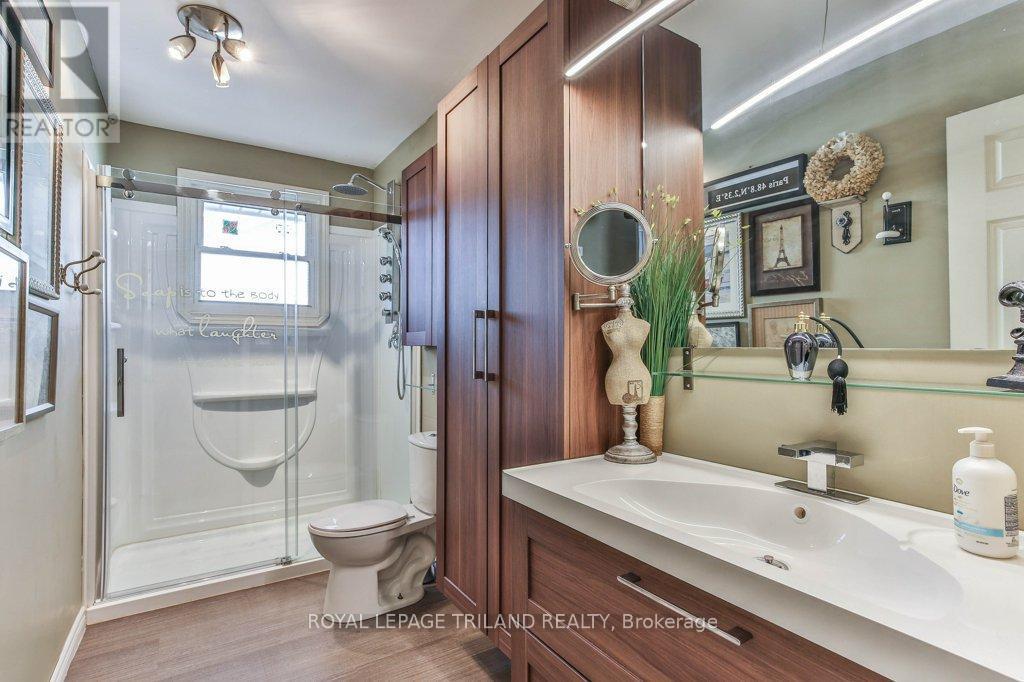 41 Fox Mill Court, London South (South N), ON - Indoor Photo Showing Bathroom