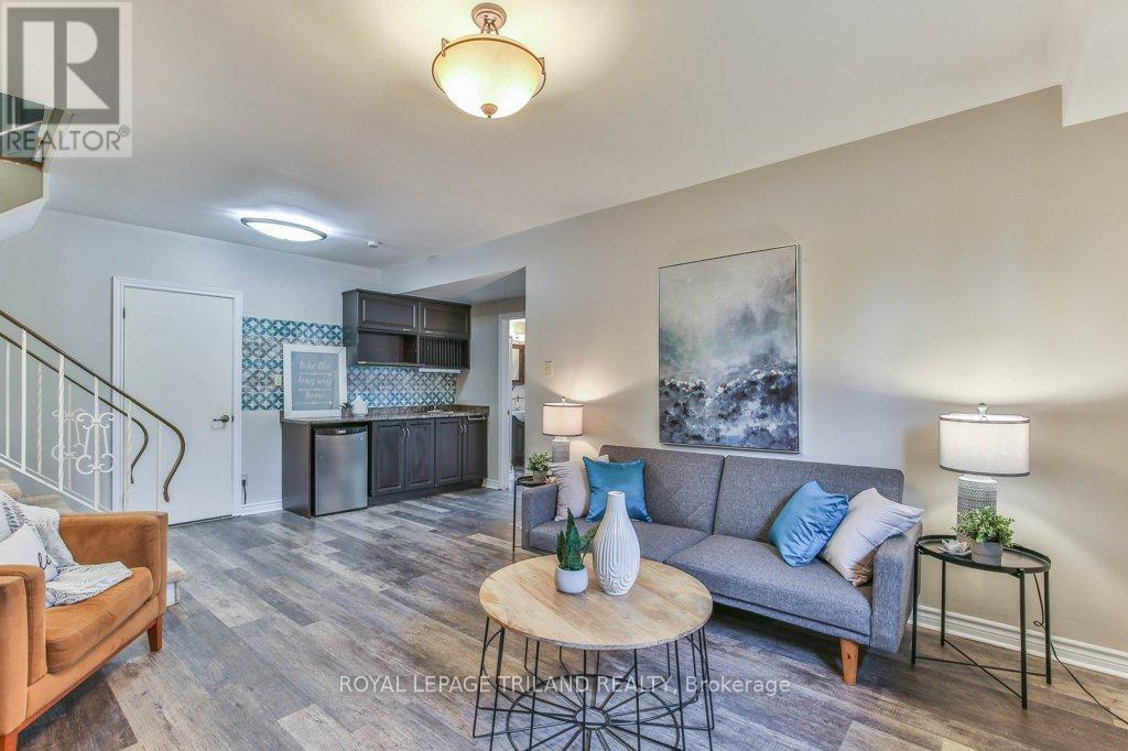 41 Fox Mill Court, London South (South N), ON - Indoor Photo Showing Living Room